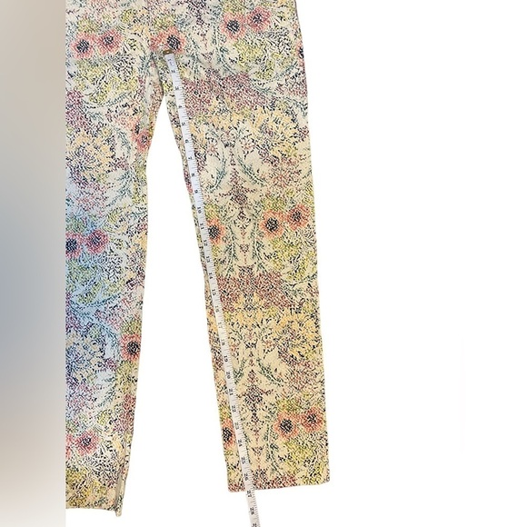 Zara Basics Floral Capri Pants-size Medium - Picture 2 of 5
